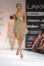 Model walk the ramp for nandita thirani and payal singhal show at Lakme Fashion Week Day 1 on 3rd Aug 2012 (13).JPG